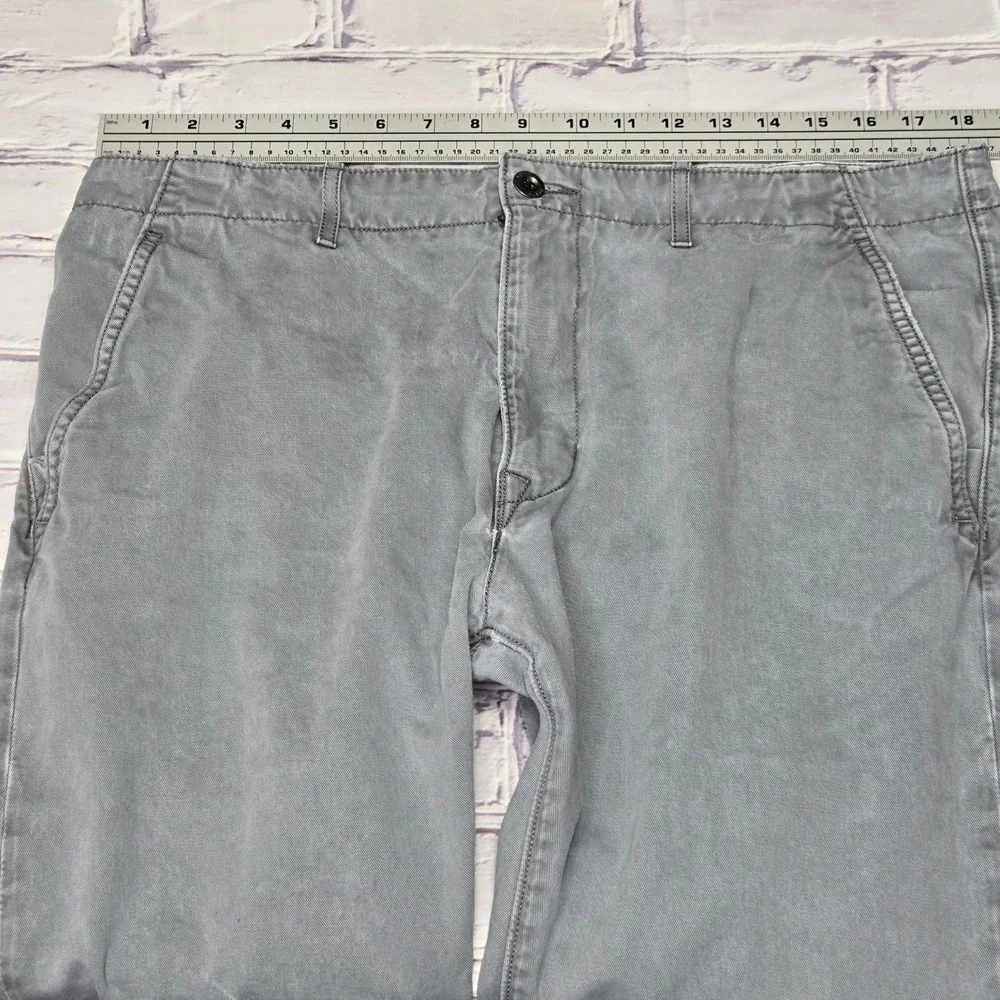 Levi Strauss & Co Mens Chino Pants Gray Straight Leg 36x30‎ Casual CW-3613